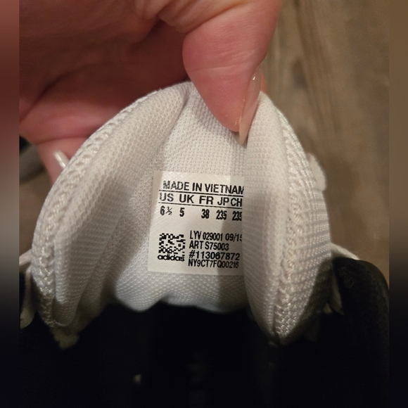 Adidas Black and White High-Top Sneakers Size 6.5 - Picture 7 of 7